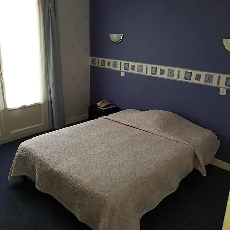 Le Lyon 3* Commentry